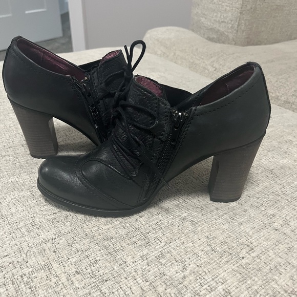 Beautiful Black Leather Atrai Shoe Heel - Picture 6 of 7